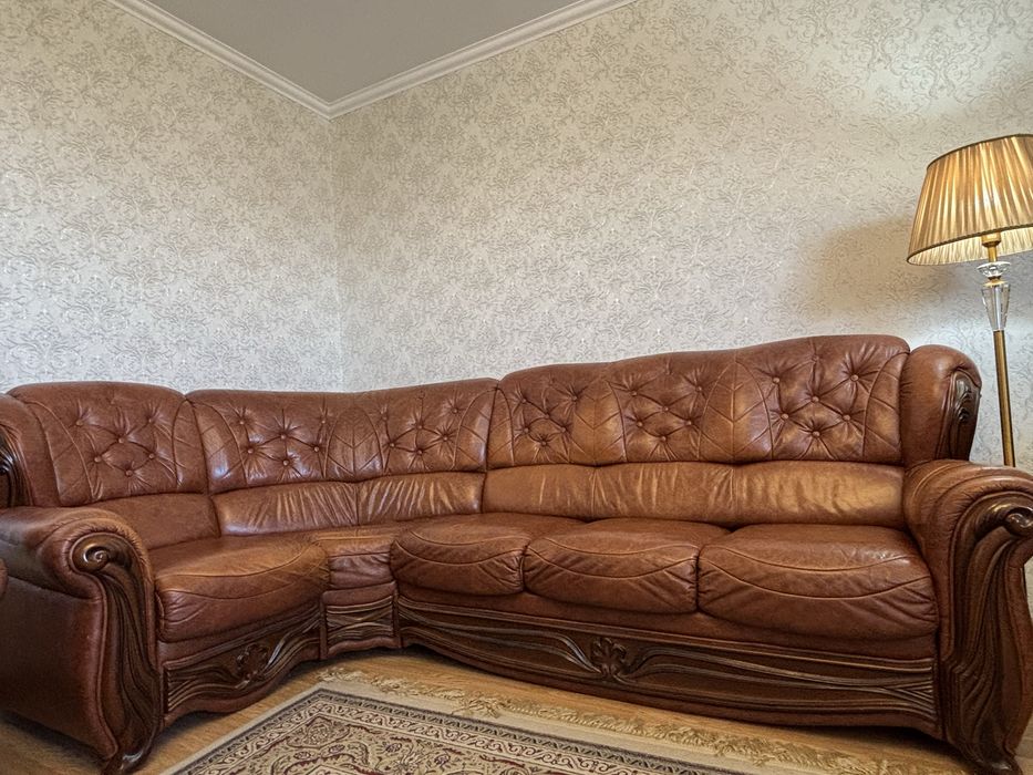 Продам кожаный диван и кресло