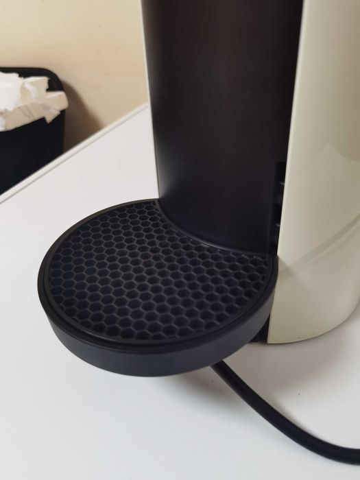 Кафемашина с капсули Nespresso VERTUO Plus GCB2