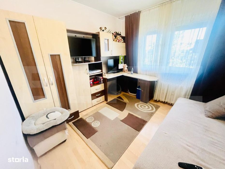 Apartament 2 camere, semidecomandat, mobilat, cu loc de parcare zona -