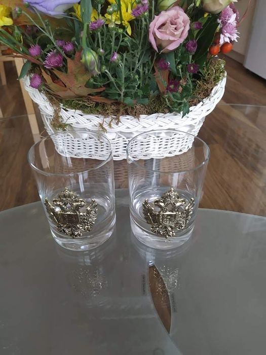 Стари чаши с герб