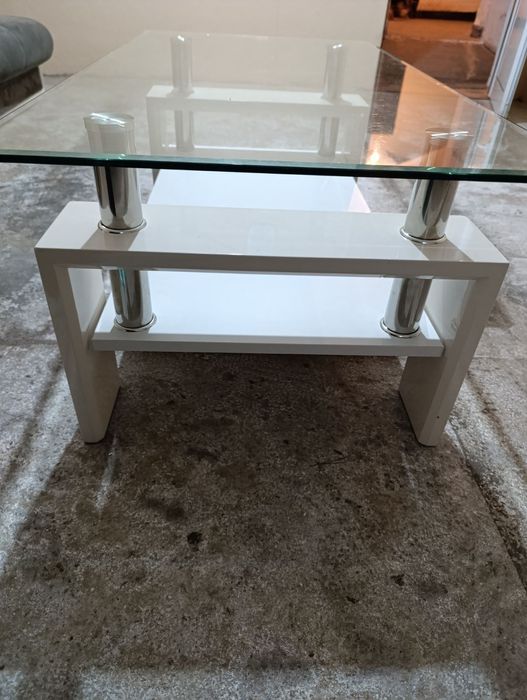 Стъклена холна маса