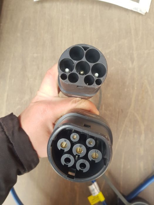 Vând cabluri de incarcare mașină