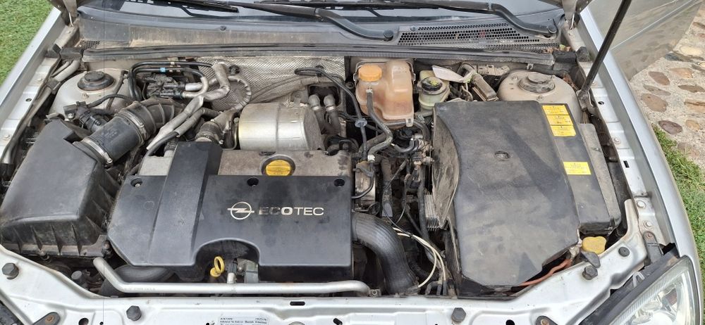 Dezmembrez opel Vectra 2,2 dizel 2004 funcționează. Radiată.