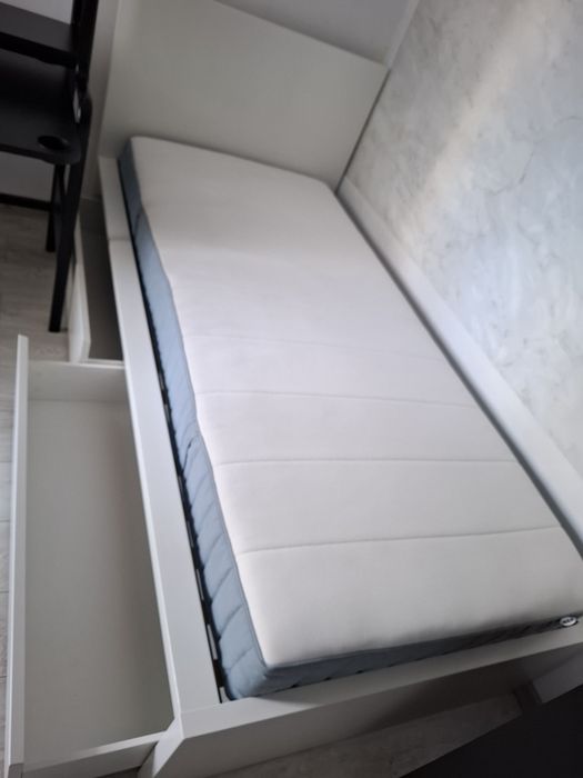 Vând pat 90×200 cm