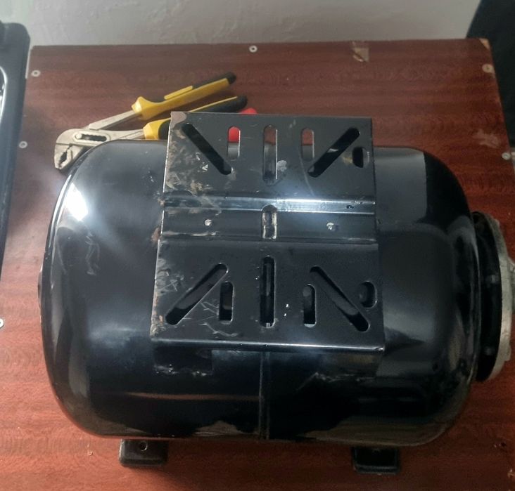 Продам бачок для насоса