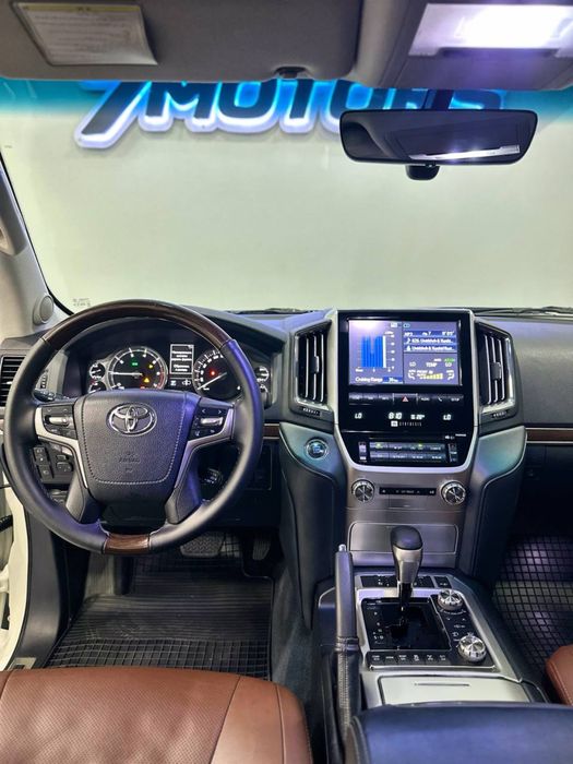 Bugun sotuvimizda Toyota Land Cruiser