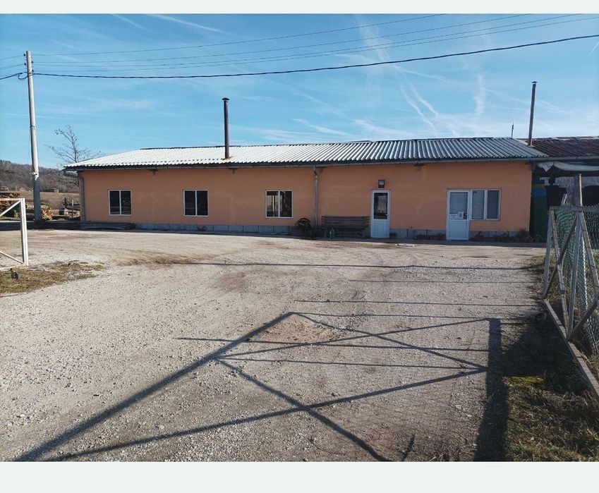 Отдавам под наем помещение