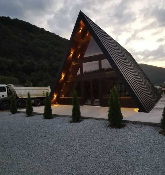 Vând cabane de lemn