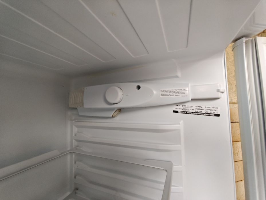 Хладилник с фризер Indesit NCAA 55 228л.