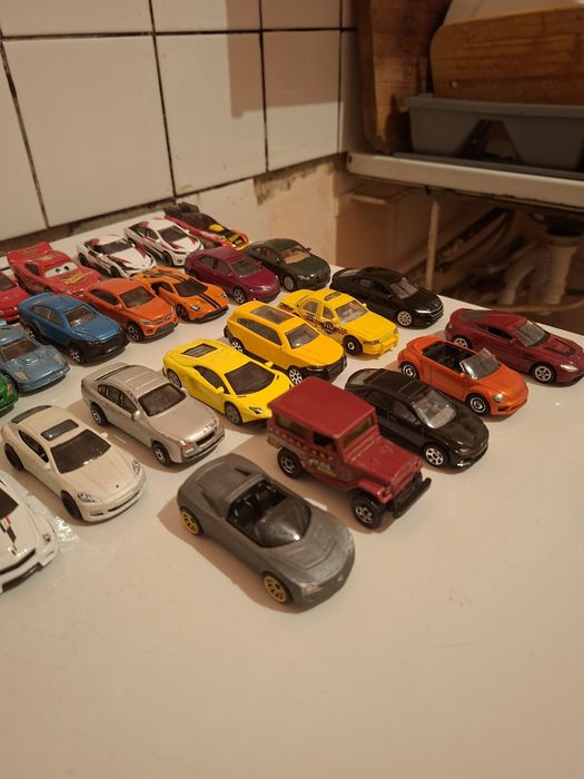 Lot de 37 masinute de dierite marimi.