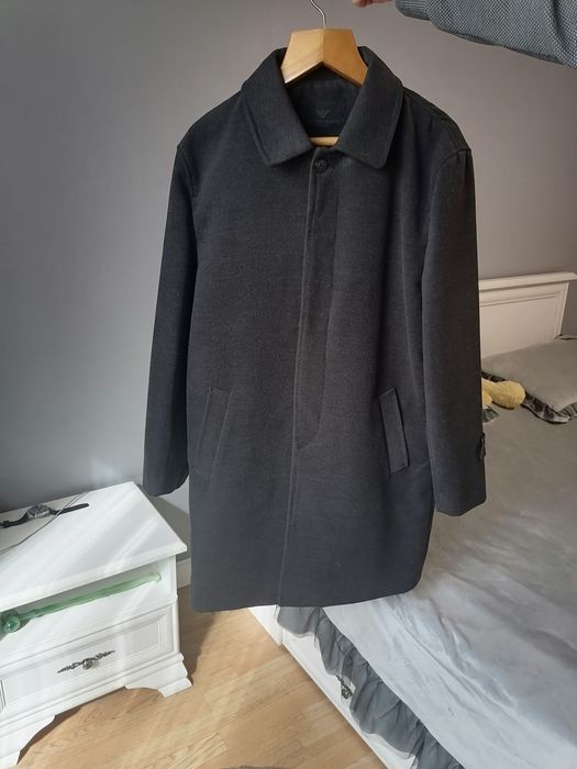 Пальто мужское строго покроя