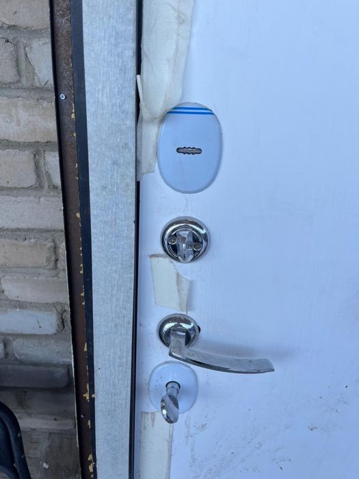 Продам дверь  входную утепленную