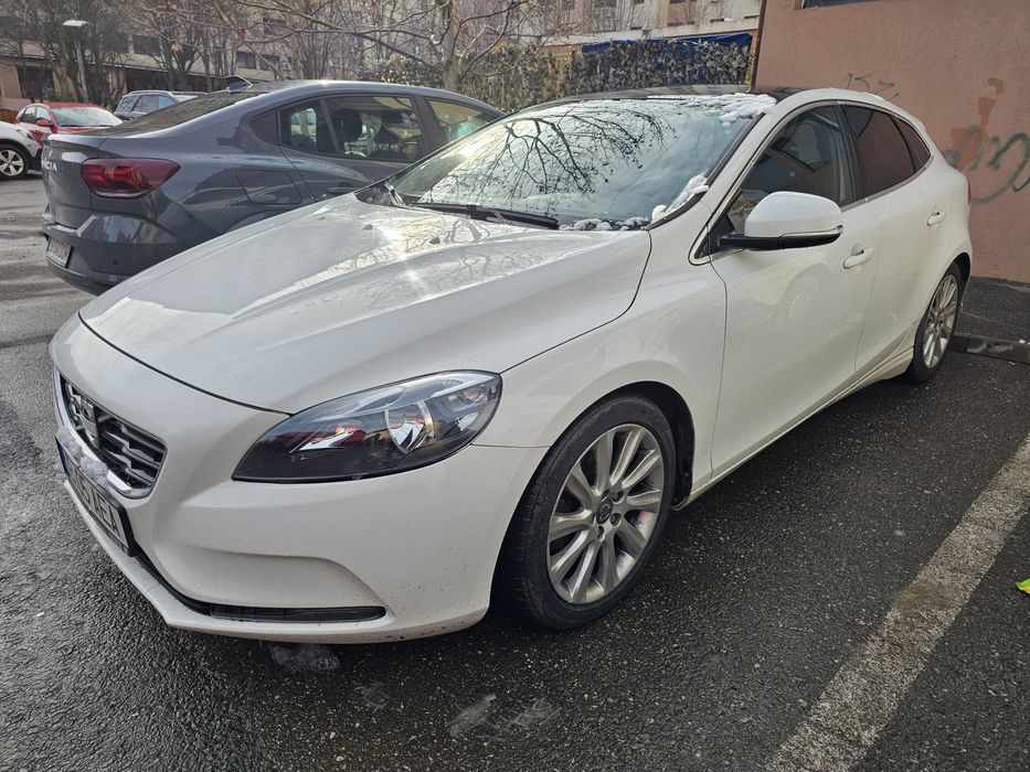 VOLVO  V40  2014