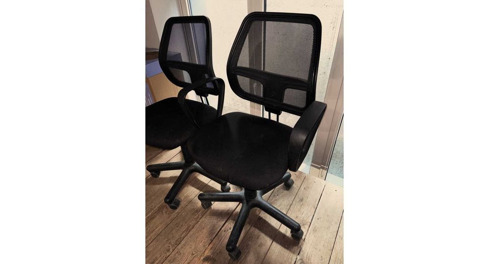 Офисный стол + 2 стула