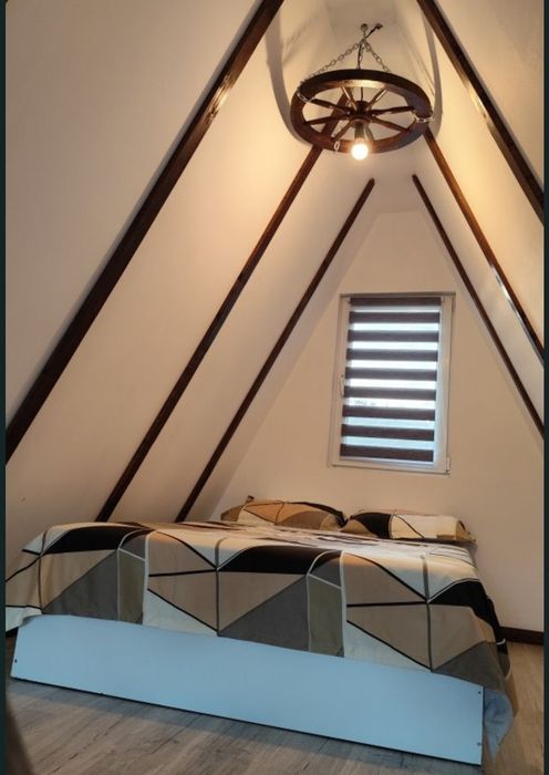 Inchiriez cabana (4)