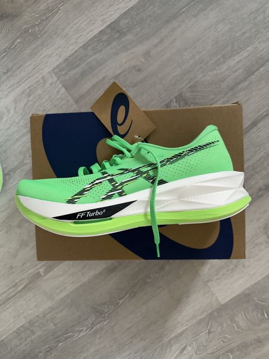 Asics SonicBlast noi cu etichetă