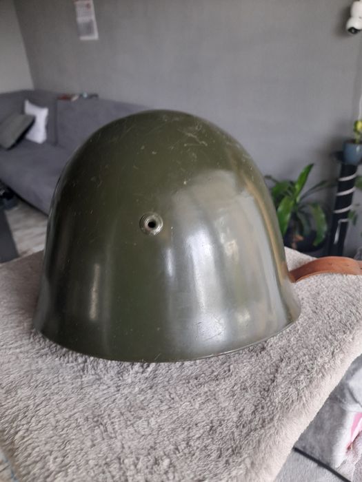 Ретро студентса барета,стара манерка,ръкавни надписи и каска