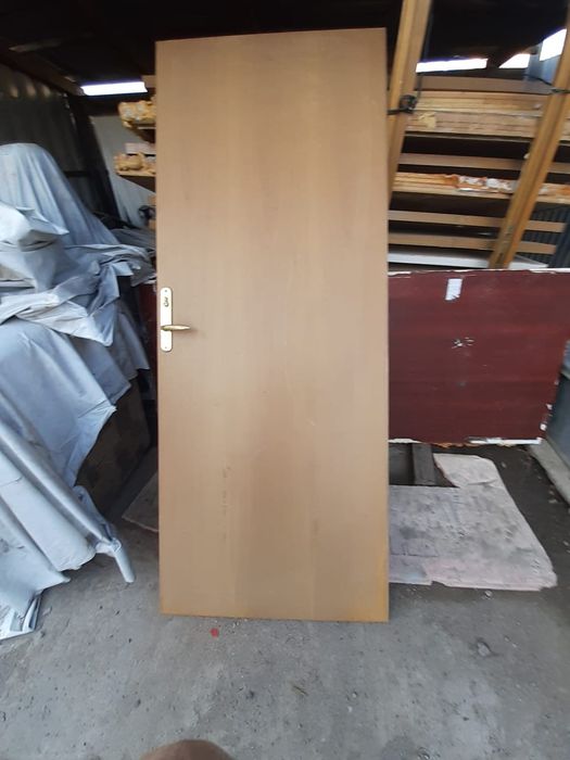 Продаю межкомнатную дверь