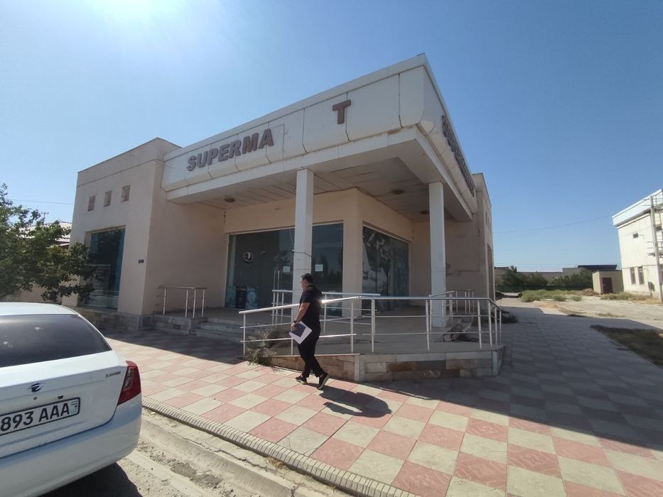 Kogon tuman yo'l yoqasidan  do'kon sotiladi