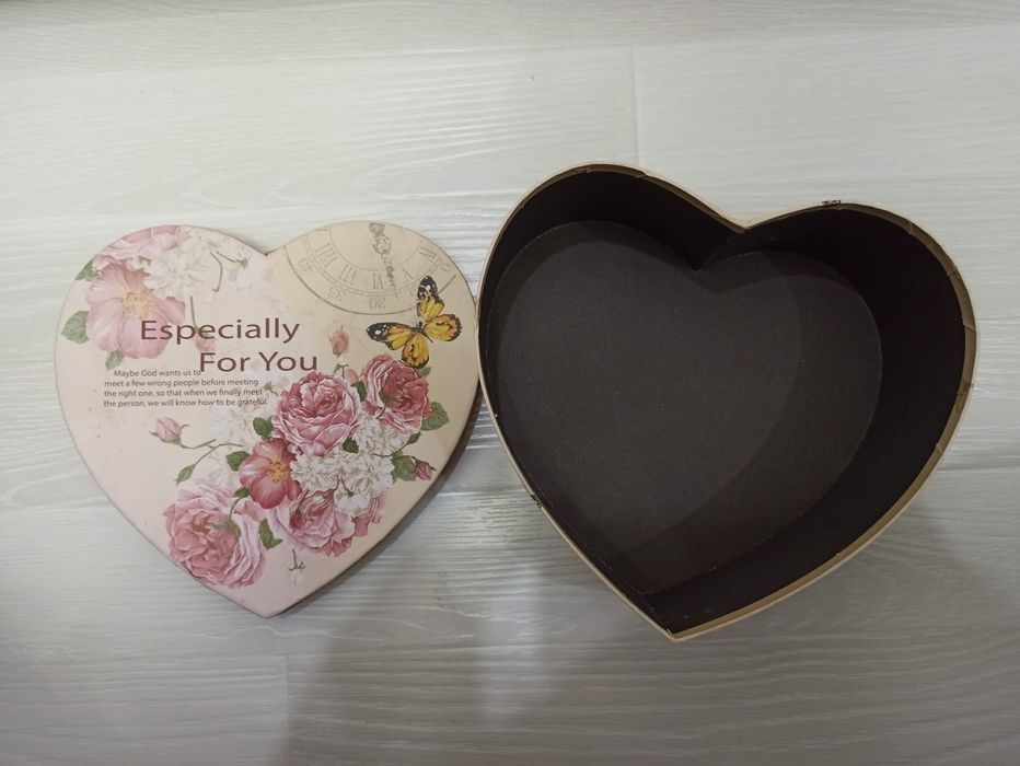 Подарочная коробка