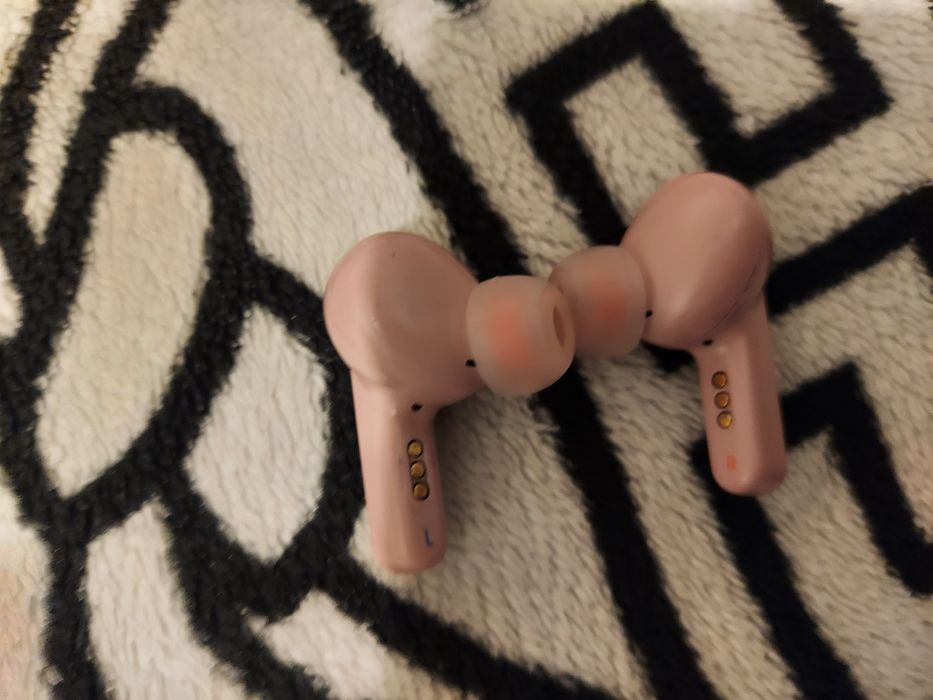 Продам наушники  JBL
