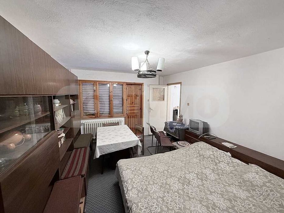 Триетажна вила във вилна зона до Балчик и курорт Албена