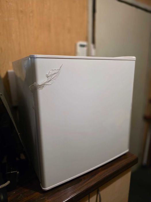 Мини хладилник / мини бар ARO  – бял, като нов, без забележки