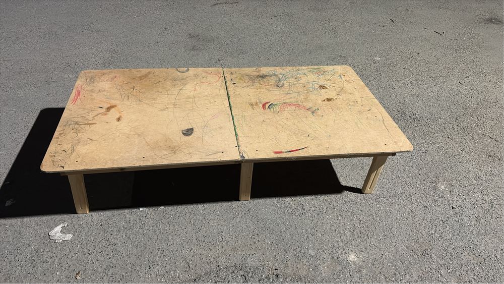 Продаются стол