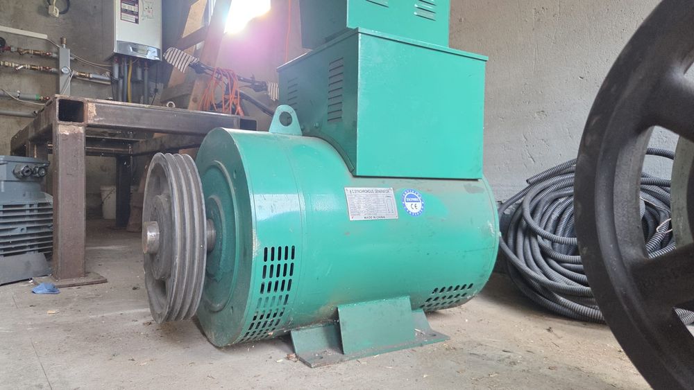 Vand Generator curent monofazic 220v 50kw 1500r/min nou  partea electrica complecta  grupelectrogen  se poatr folosi la priza tractor cu motor termic