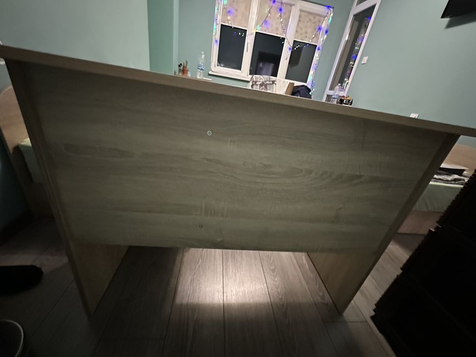 Продавам бюро в добро състояние