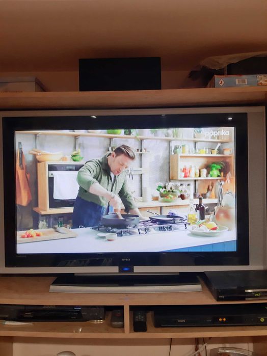 Vând televizor plasma,in stare bună