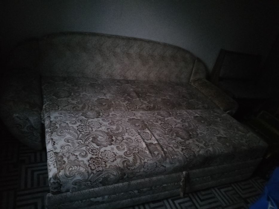 Продам старый диван