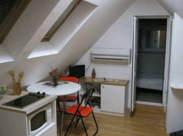 Дава се под наем Едностаен апартамент в Пловдив, Център - 30 кв.м за 225 € - Снимка #1