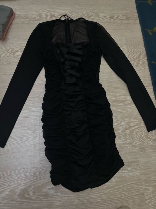 Продавам къса черна рокля носена 1-път