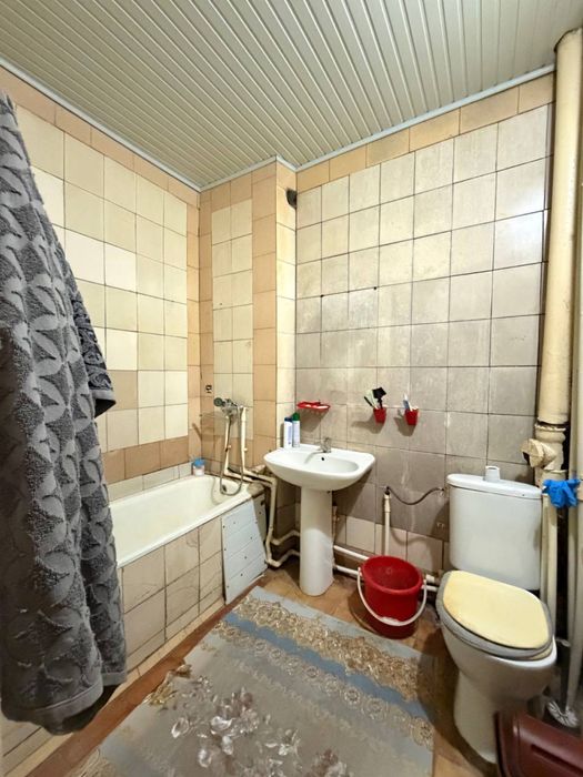 5-mkr 3 xonali 86 m2 1-qavat sotiladi