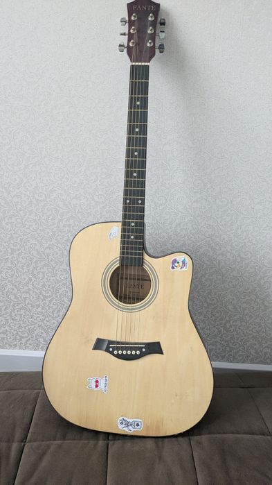 Аккустическая гитара фирма Fante