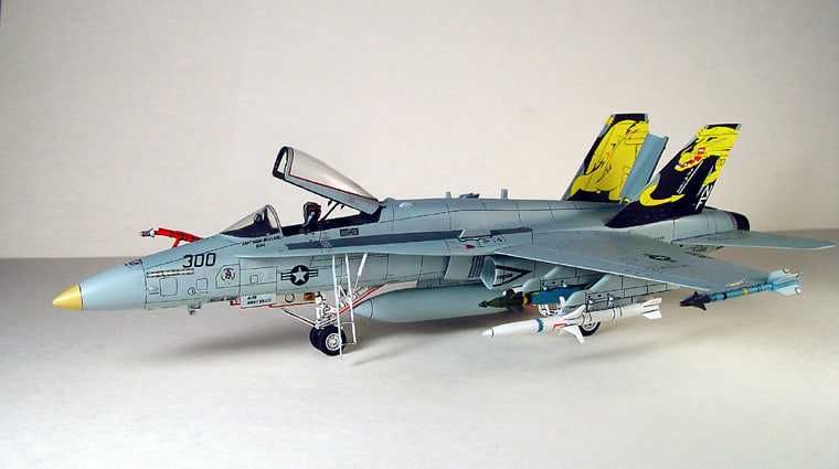 Сборная модель самолета F/A-18 «Хо́рнет» (Kitech, 1/72)