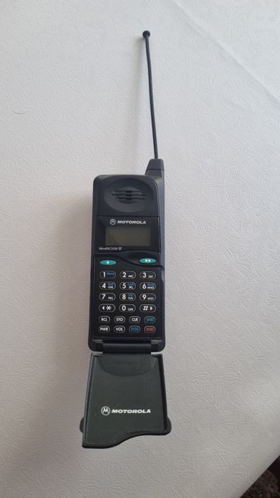 Телефон из 90х. MOTOROLA MicroTac 650