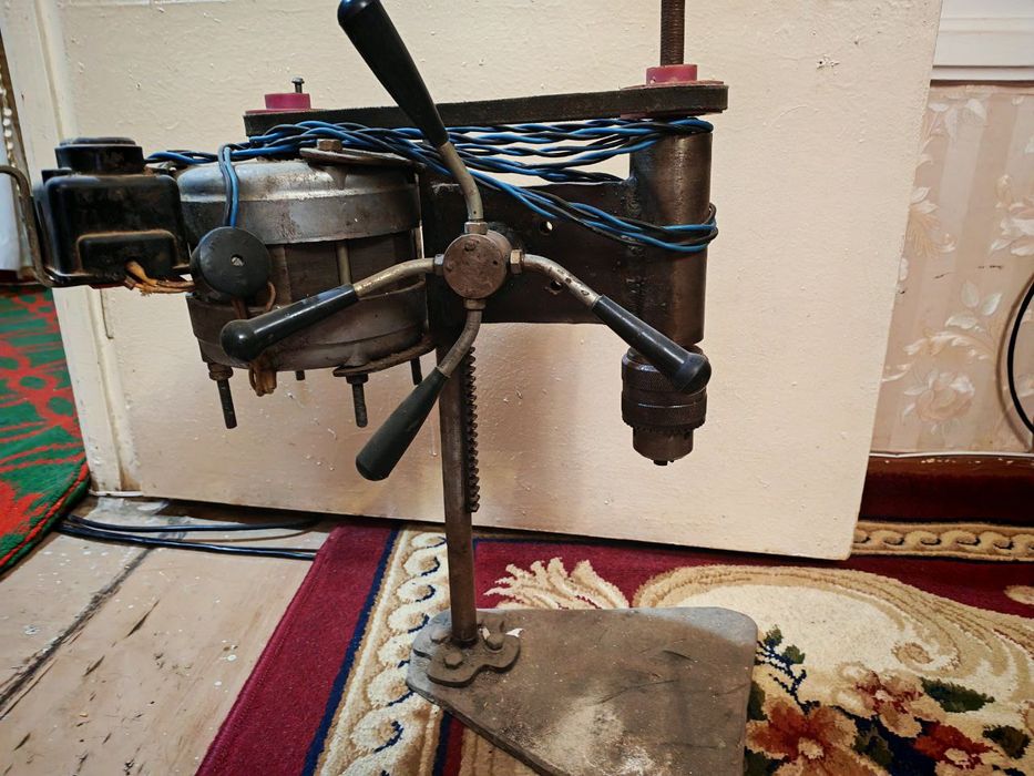 Продам сверлильный самодельный станок.