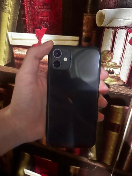 Продам айфон 11.