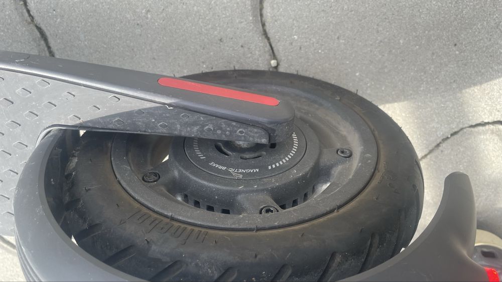 Vând doua trotinete ninebot