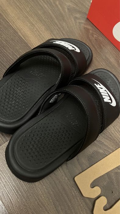Шлепки Nike. Сланцы сандали