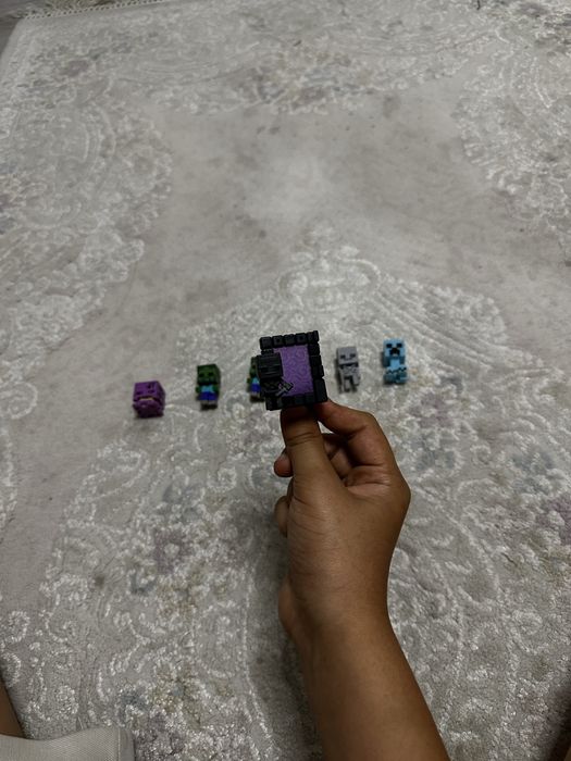 Продаються фигурки kinder joy minecraft