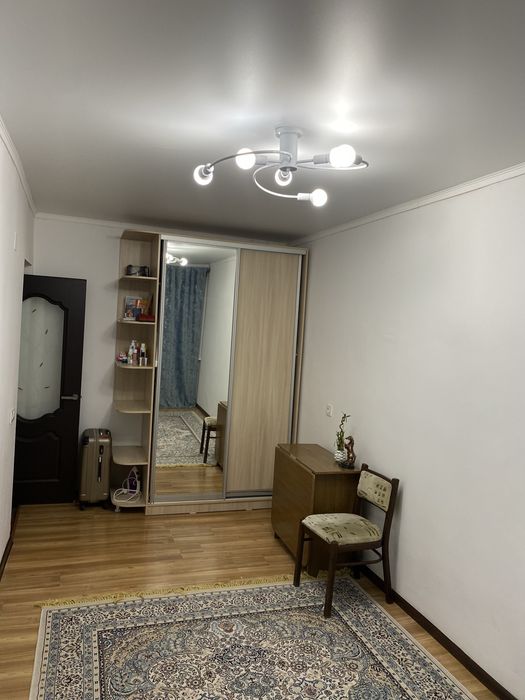 продается срочно 2 комнатный квартира