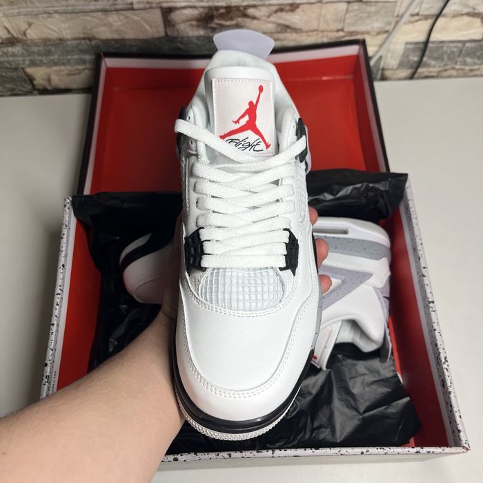 Adidasi Jordan 4