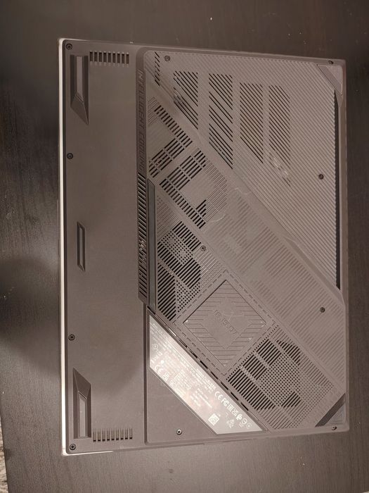 Asus ROG Strix G16 G614J - ES94 (defect, pentru piese/repara)t