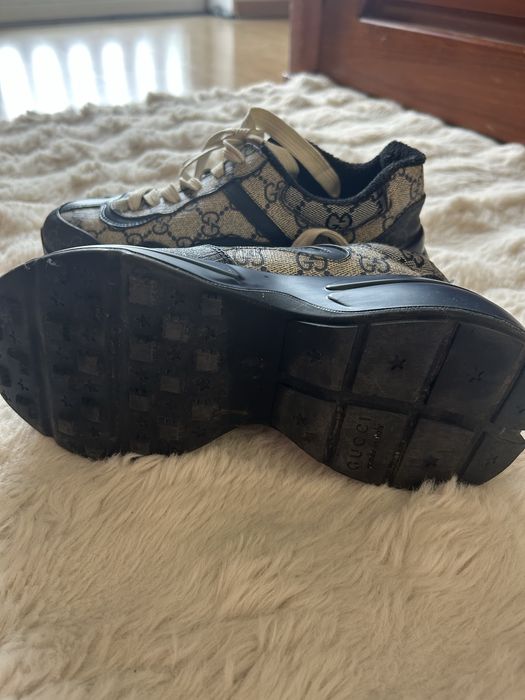 Обувки Gucci.