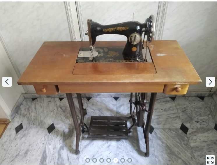 Швейная машина  .