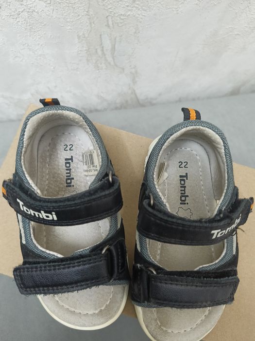 Продам детские сандали