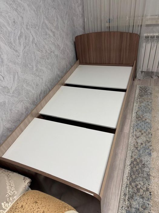 Кровать с матрасом